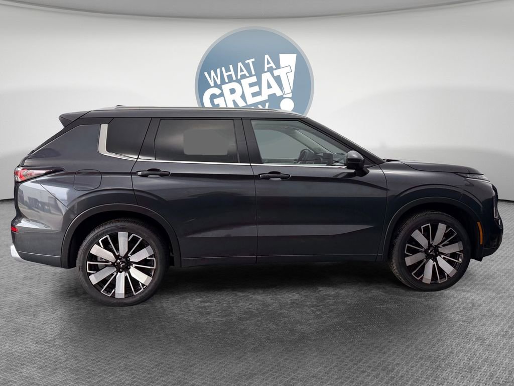 New 2026 Mitsubishi Outlander SEL image 2
