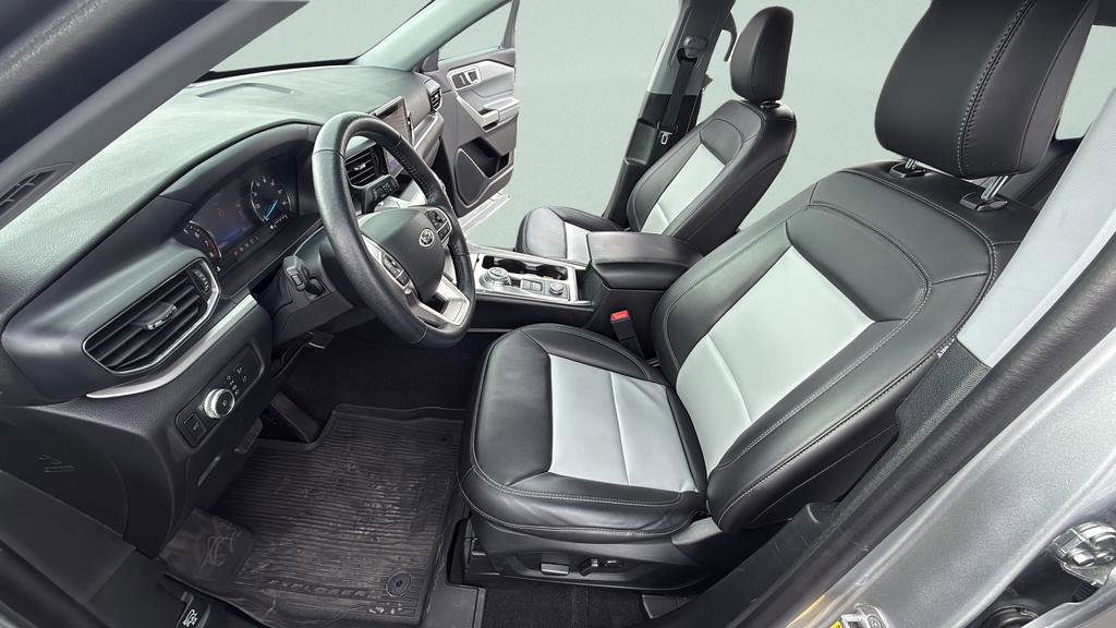 Used 2022 Ford Explorer XLT w/ Equipment Group 202A image 30