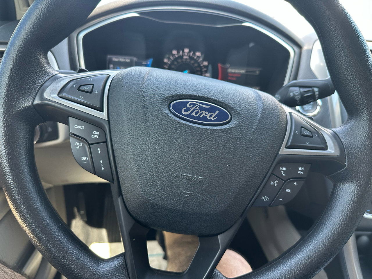 Used 2019 Ford Fusion SE image 19