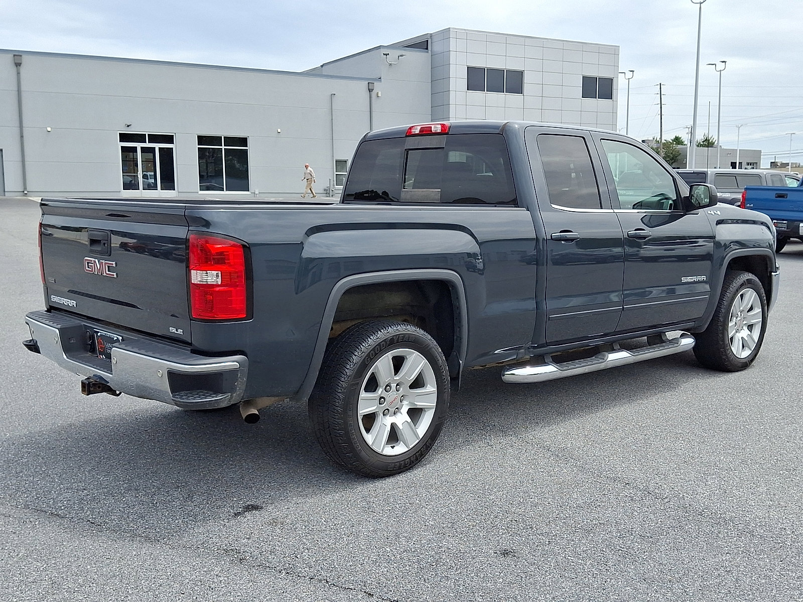 Used 2017 GMC Sierra 1500 SLE w/ SLE Value Package AWD/4WD image 7