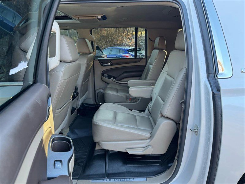 Used 2016 Chevrolet Suburban LT image 24
