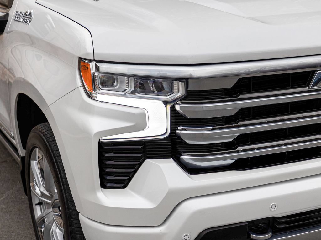 Used 2024 Chevrolet Silverado 1500 High Country w/ Technology Package AWD/4WD image 32