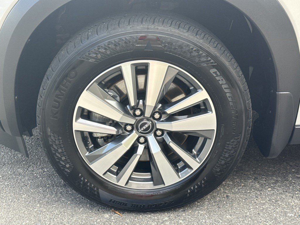 Used 2025 Nissan Pathfinder SL w/ Black Appearance Package FWD image 12
