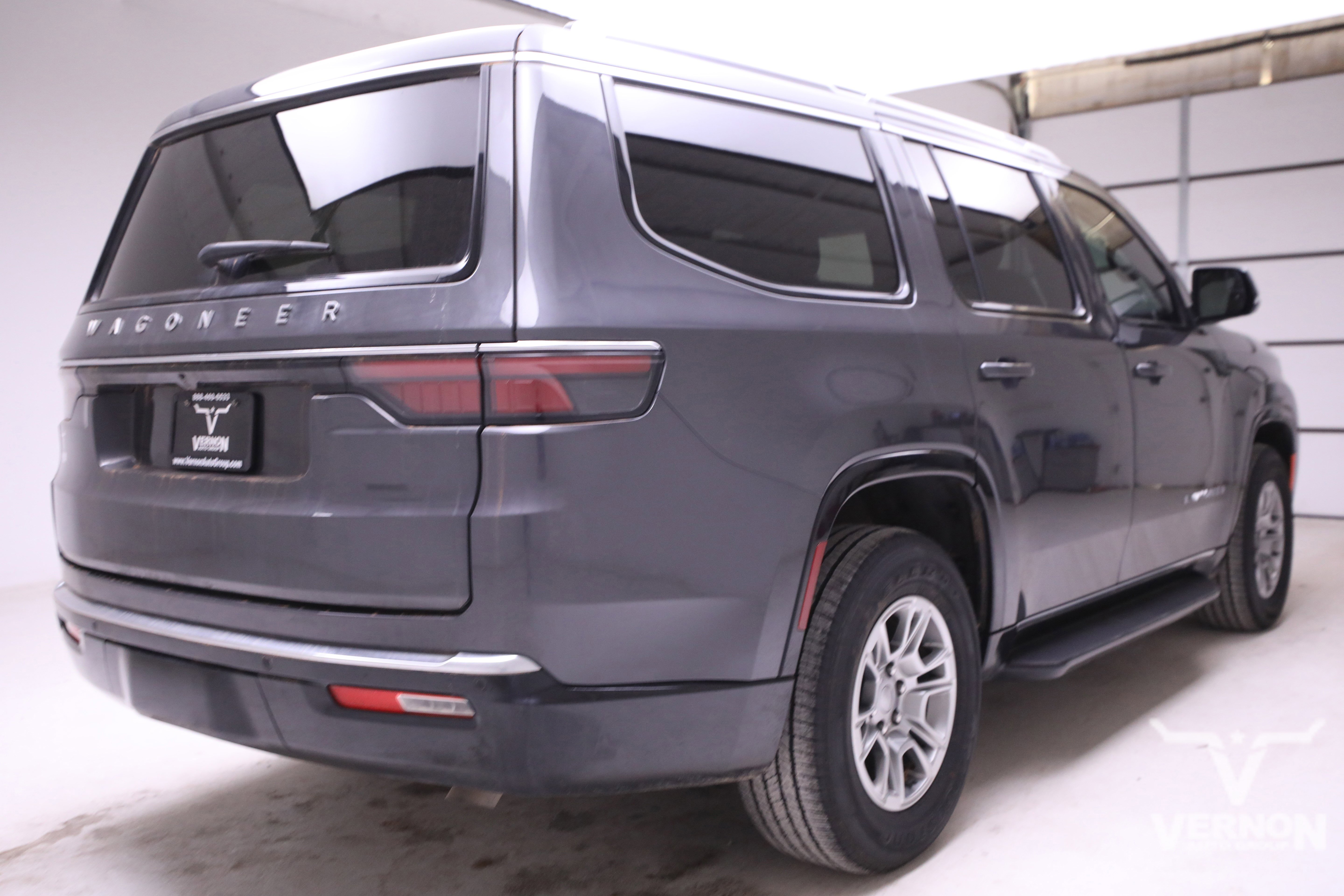 Used 2024 Jeep Wagoneer 4WD w/ HD Trailer Tow Package image 5