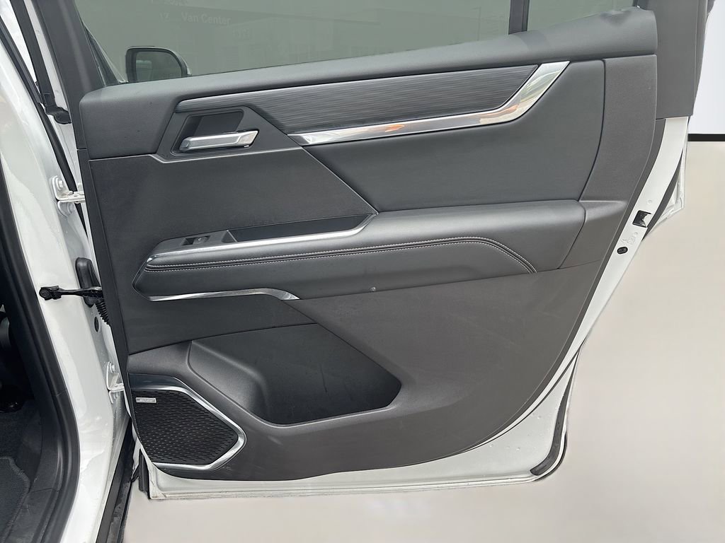 Used 2025 GMC Acadia Elevation FWD image 24