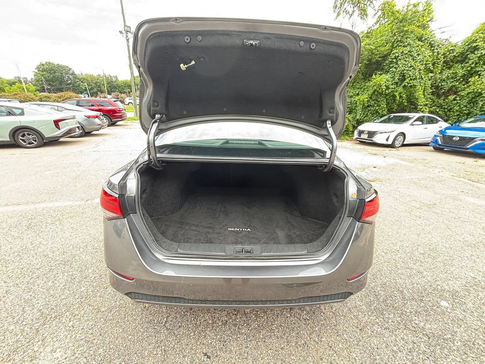 Used 2025 Nissan Sentra SV FWD image 28