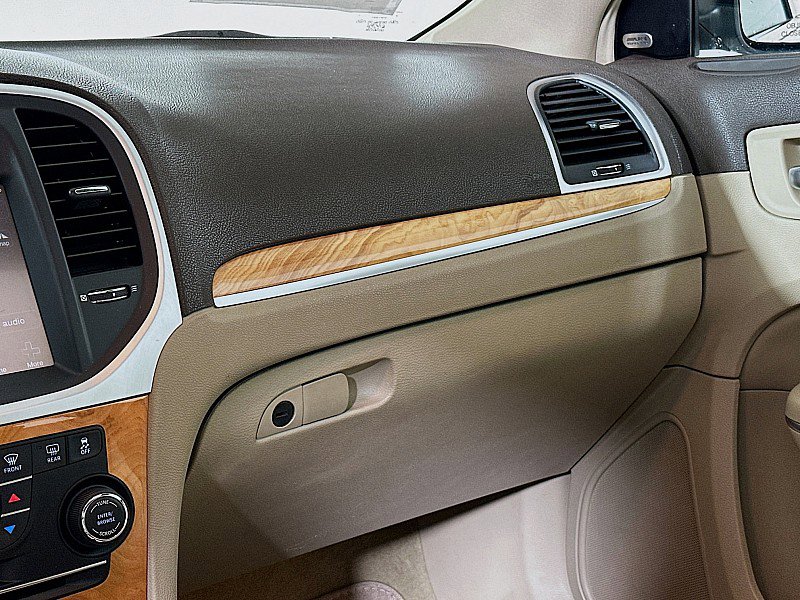 Used 2012 Chrysler 300 Limited w/ Luxury Group image 25