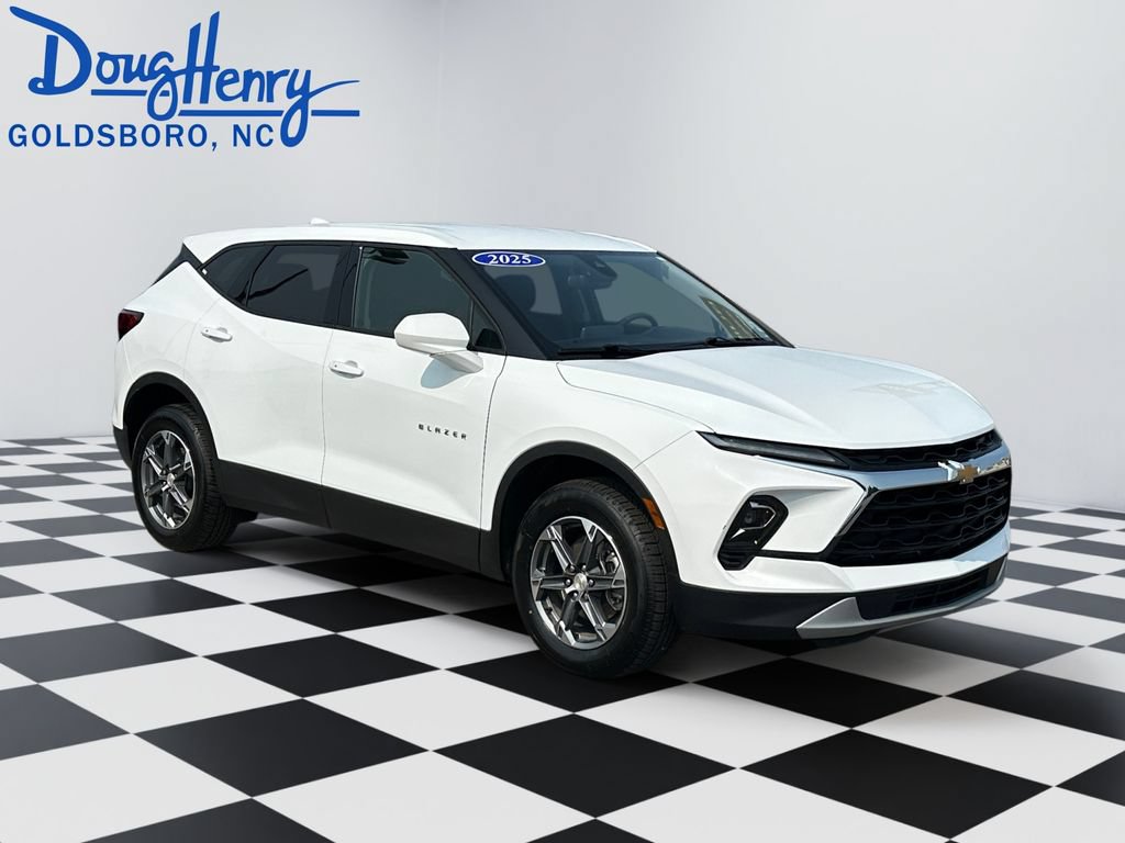 Used 2025 Chevrolet Blazer LT FWD image 7