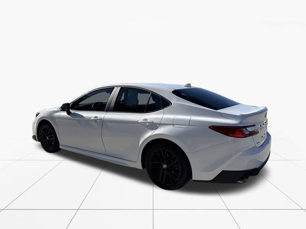Used 2025 Toyota Camry SE image 6