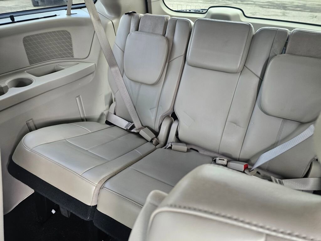 Used 2011 Chrysler Town & Country Limited FWD image 21
