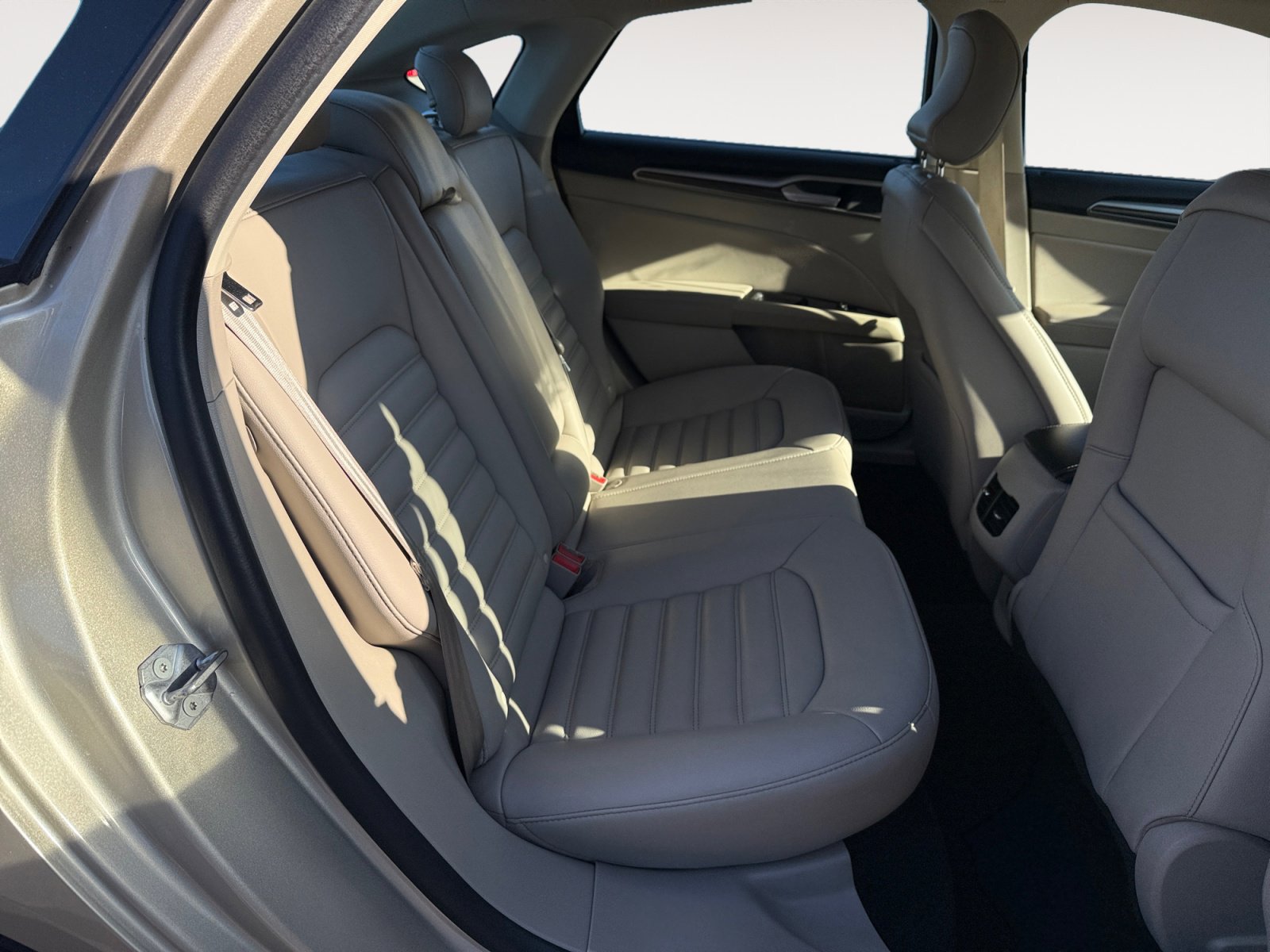 Used 2019 Ford Fusion SEL image 18