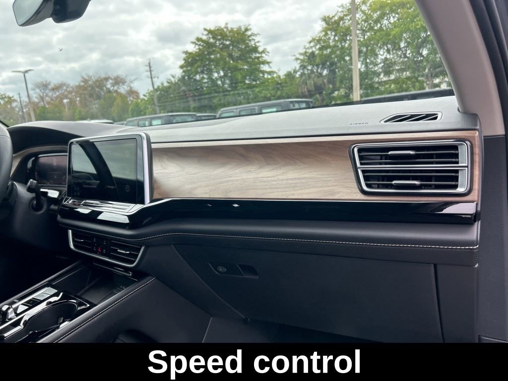 Used 2024 Volkswagen Atlas SE image 23