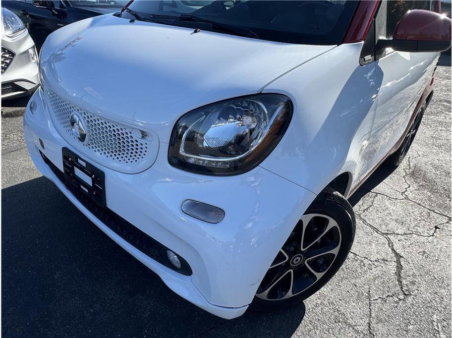 Used 2017 smart fortwo passion image 11