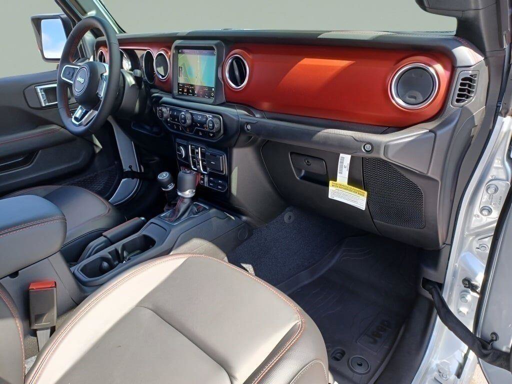 Used 2023 Jeep Gladiator Rubicon w/ LED Lighting Group AWD/4WD image 5