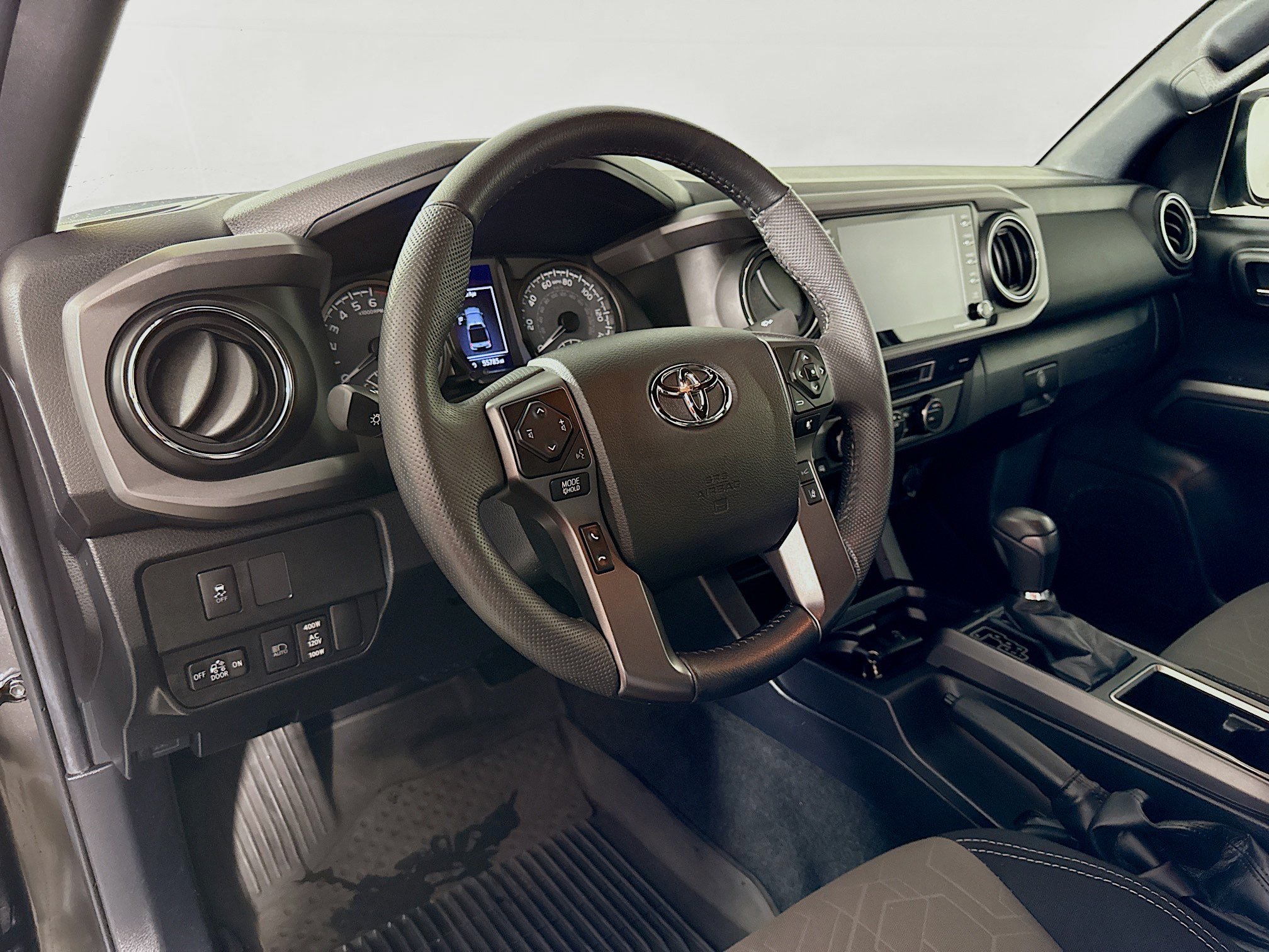 Certified 2022 Toyota Tacoma TRD Off-Road w/ Black Out Package (TMS) AWD/4WD image 9