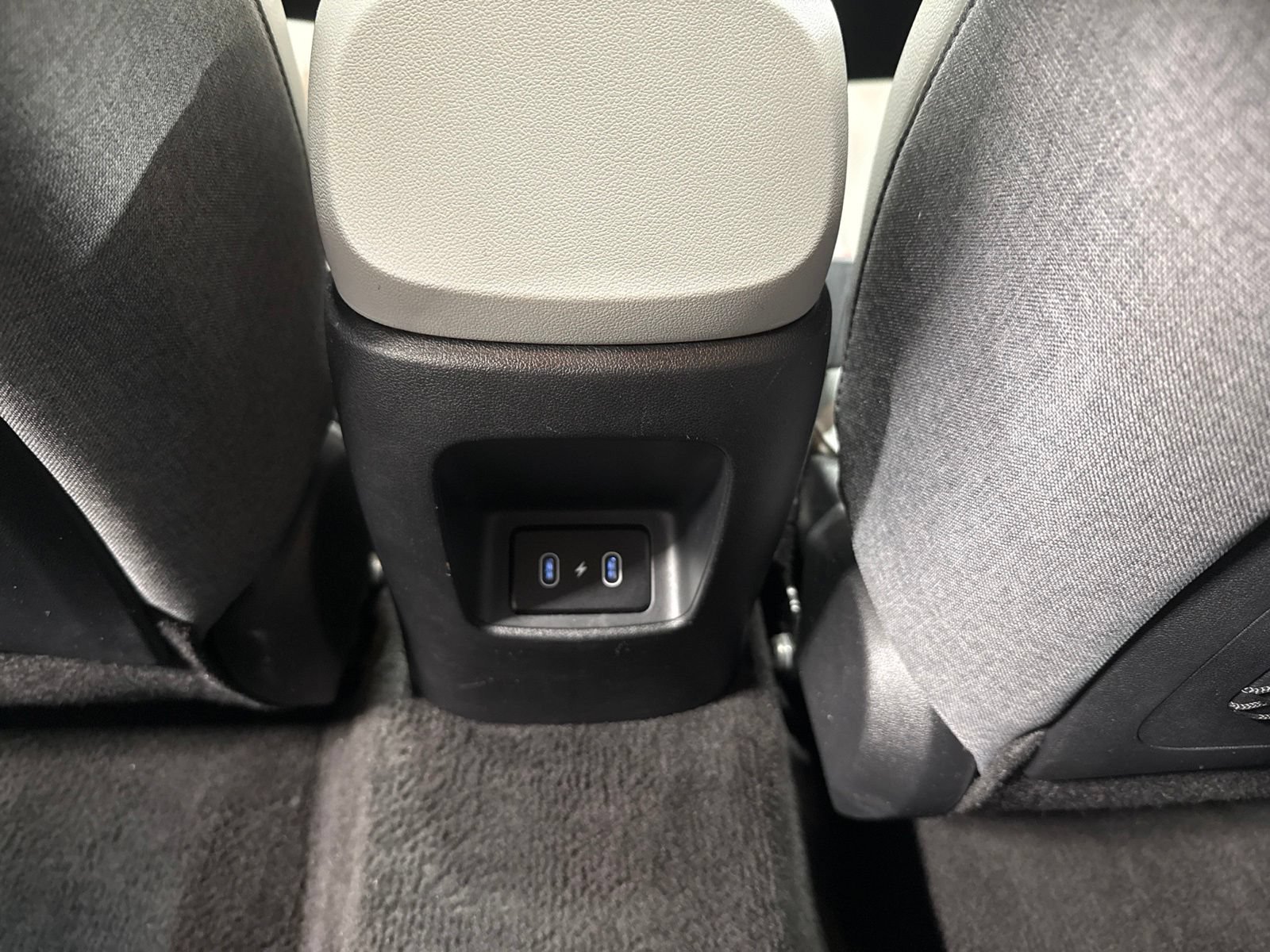Used 2024 Hyundai Elantra Limited FWD image 16