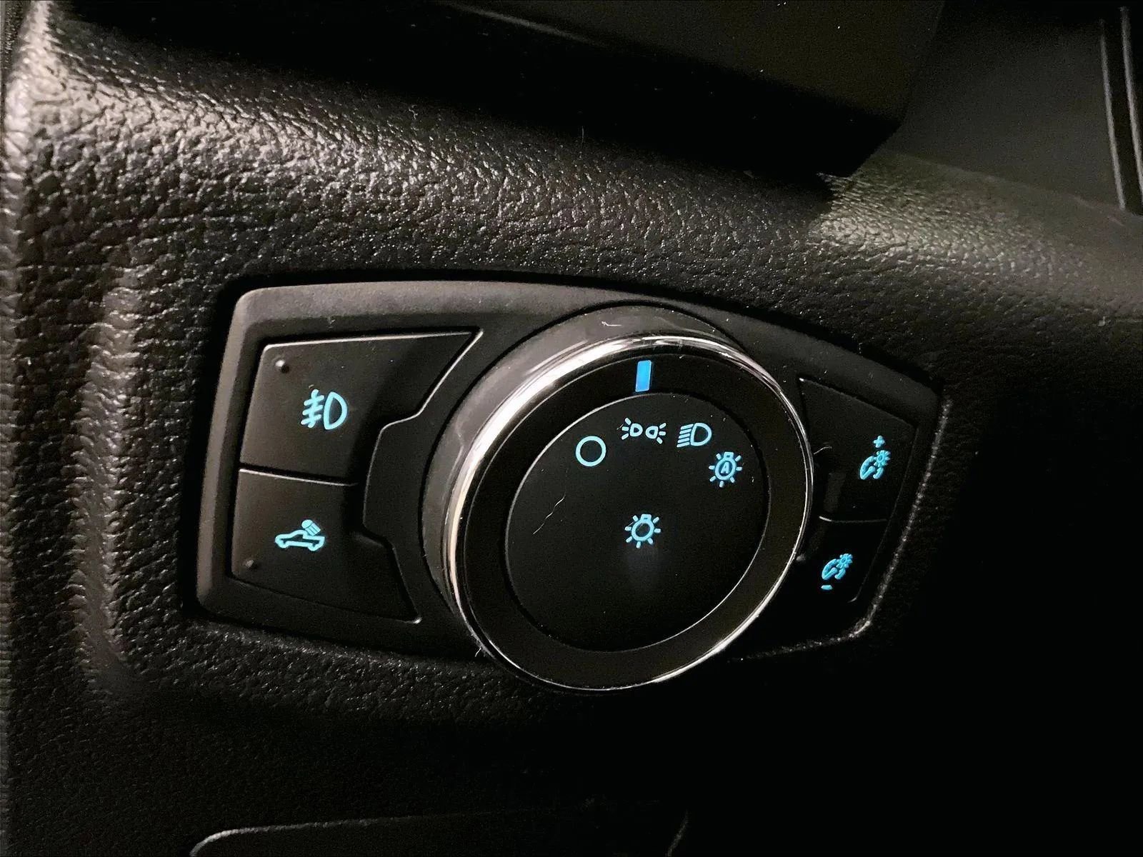Used 2017 Ford F150 XLT w/ Equipment Group 302A Luxury AWD/4WD image 30