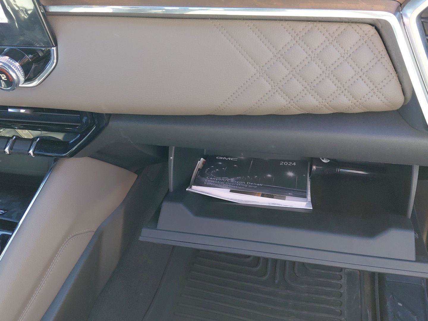 Used 2024 GMC Canyon Denali image 12