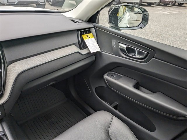 New 2025 Volvo XC60 B5 Plus w/ Protection Package Premier image 18