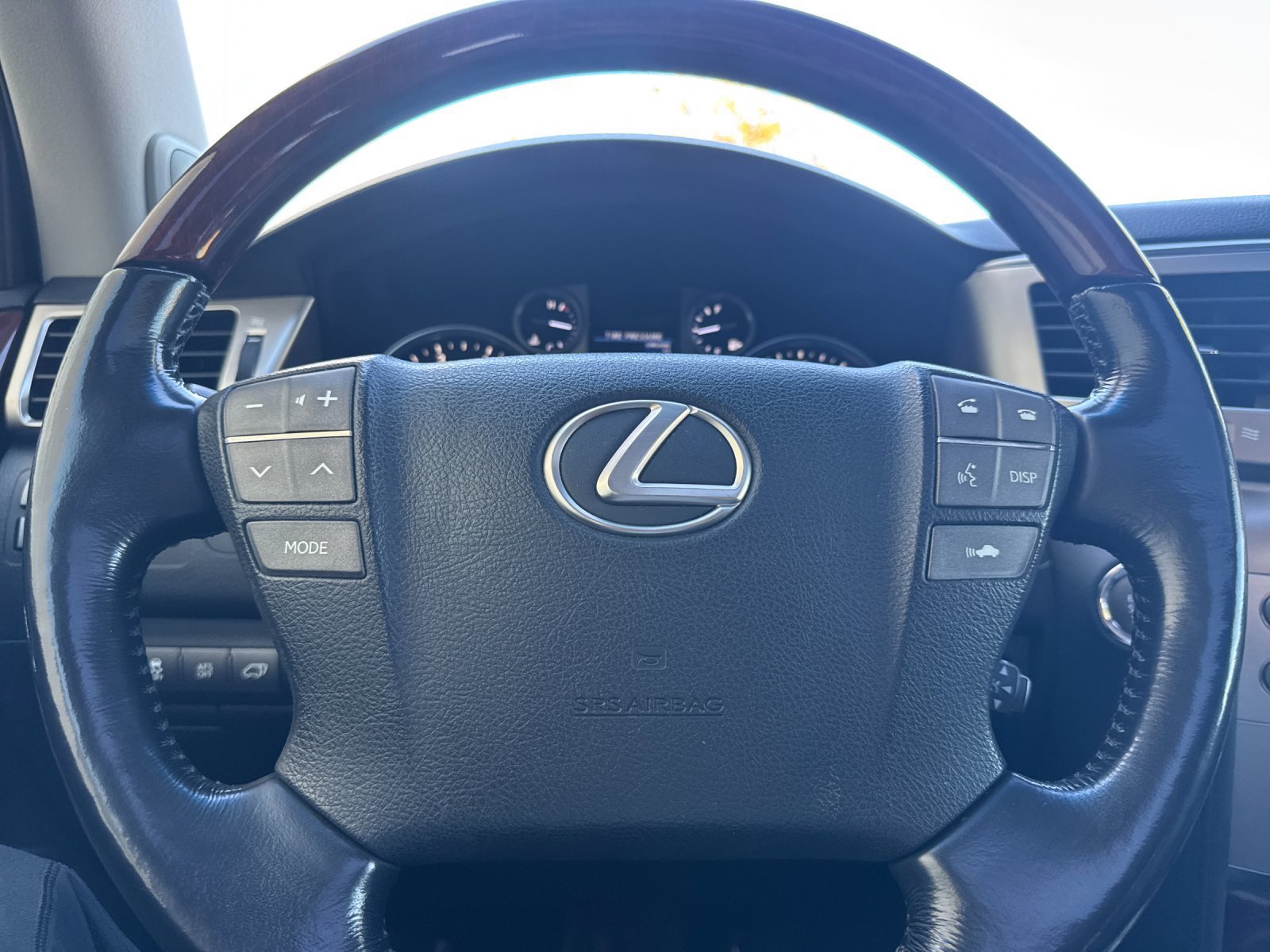 Used 2015 Lexus LX 570 4WD image 24