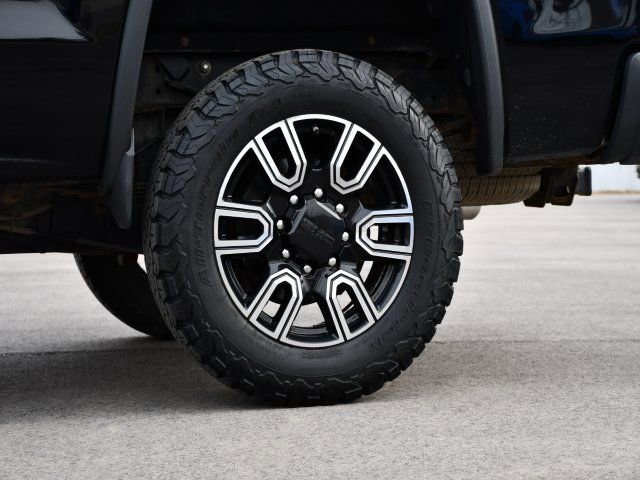 Used 2017 GMC Sierra 2500 Denali w/ Duramax Plus Package image 11