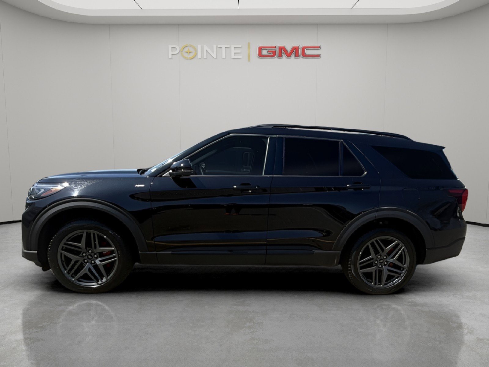 Used 2025 Ford Explorer ST-Line w/ ST-Line Street Pack image 10