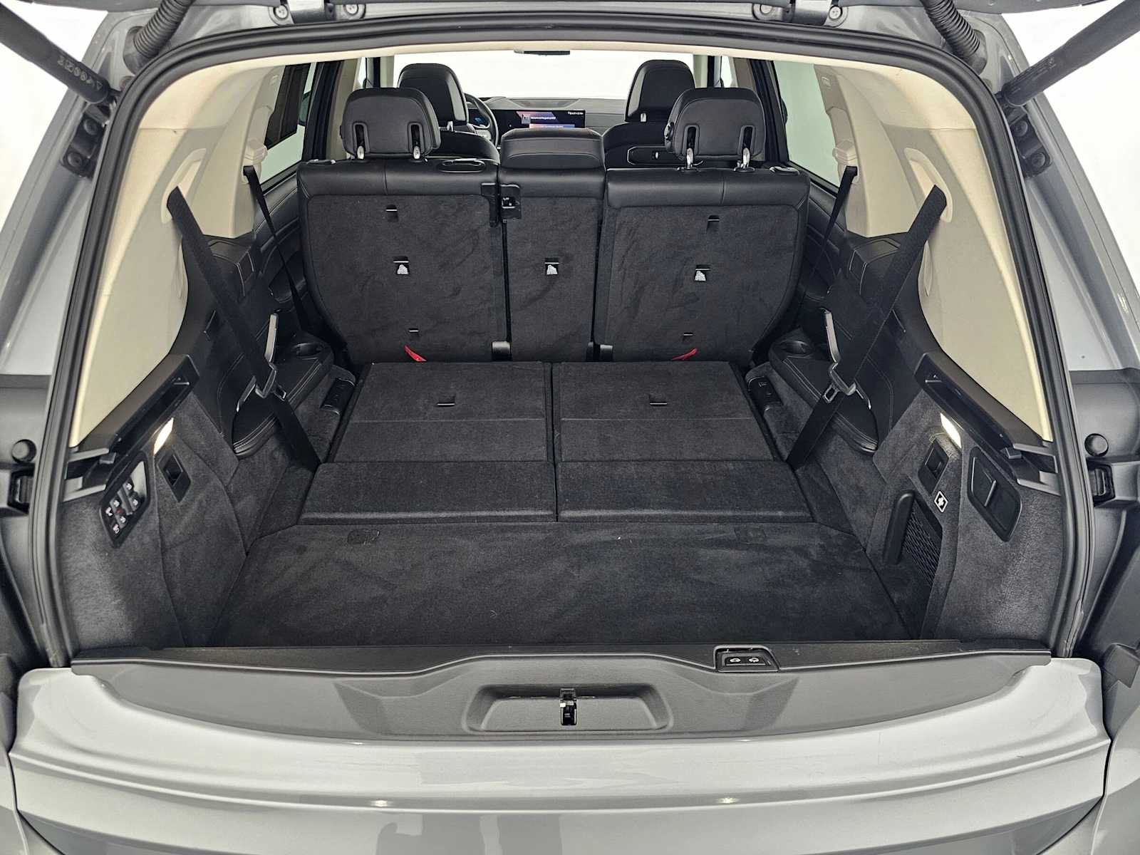 Used 2025 BMW X7 xDrive40i AWD/4WD image 16