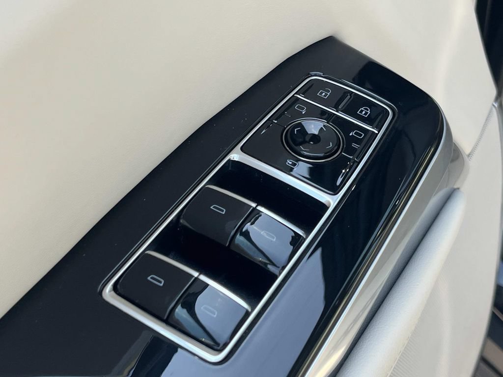 Used 2025 Cadillac Escalade Sport Platinum AWD/4WD image 33