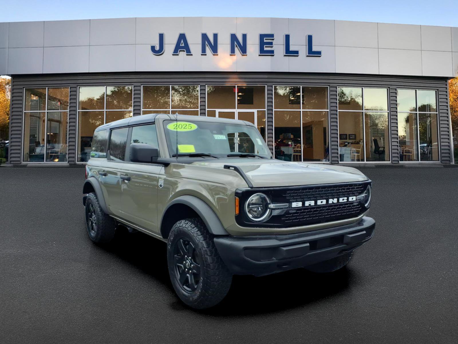 Used 2025 Ford Bronco Big Bend AWD/4WD image 3