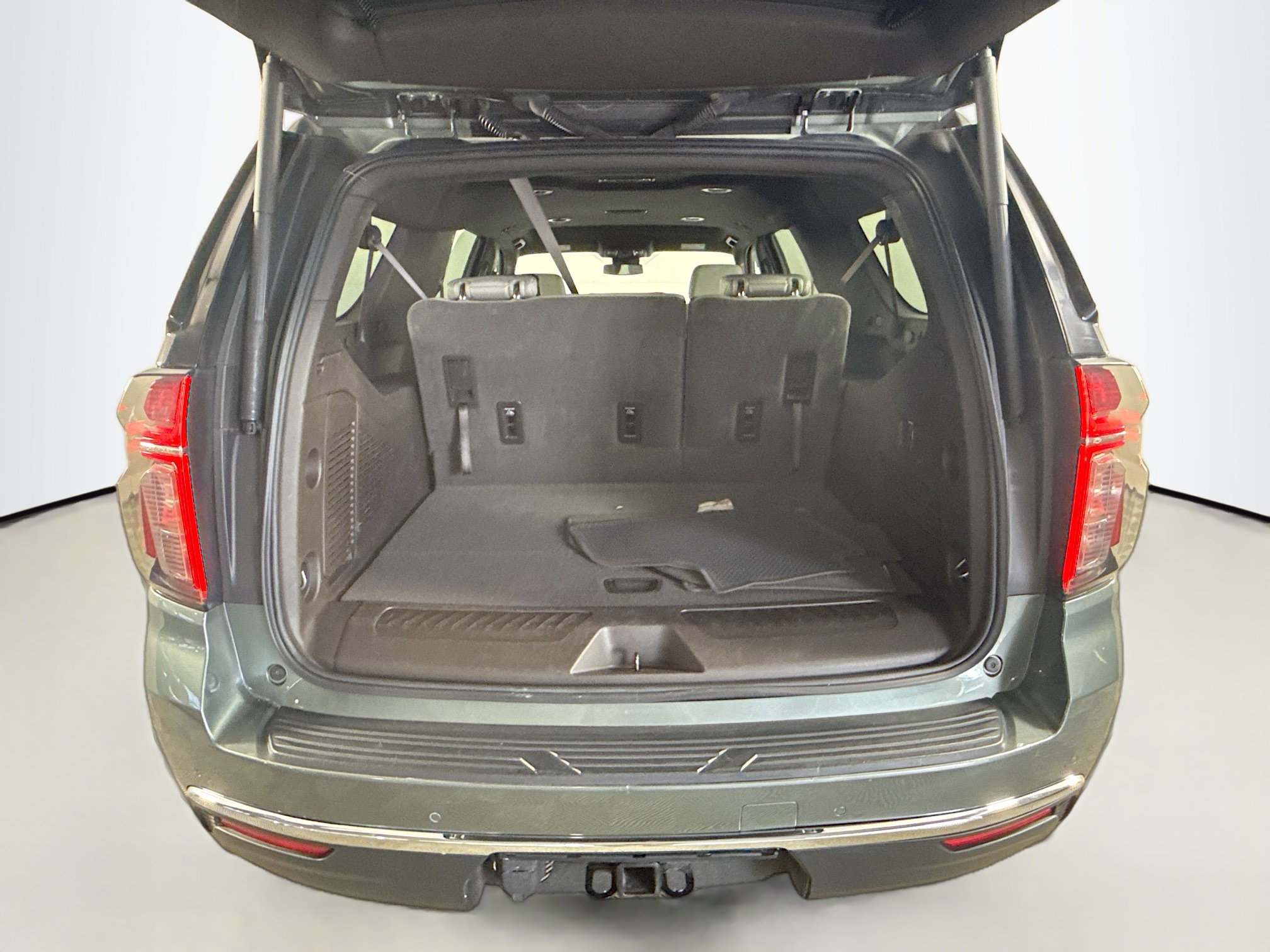 Used 2024 Chevrolet Suburban LT RWD image 35