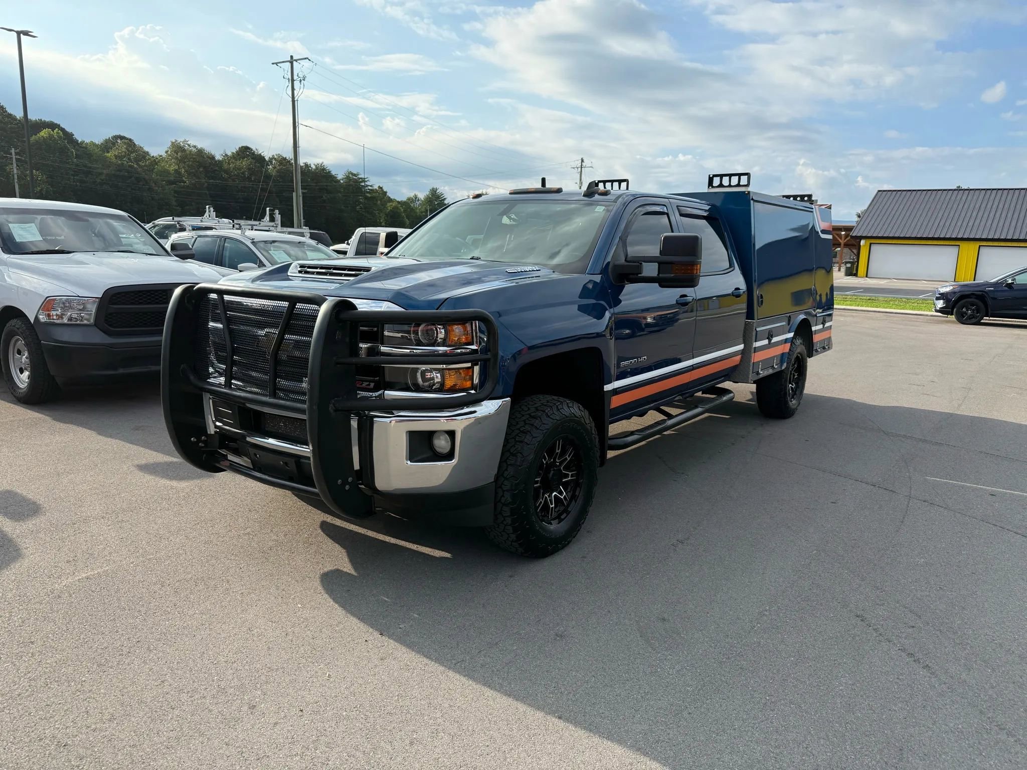 Used 2019 Chevrolet Silverado 2500 LT AWD/4WD image 2