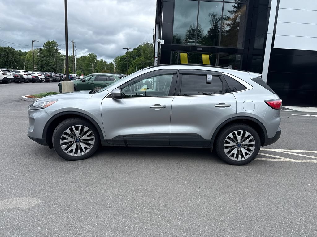 Used 2022 Ford Escape Titanium AWD/4WD image 2