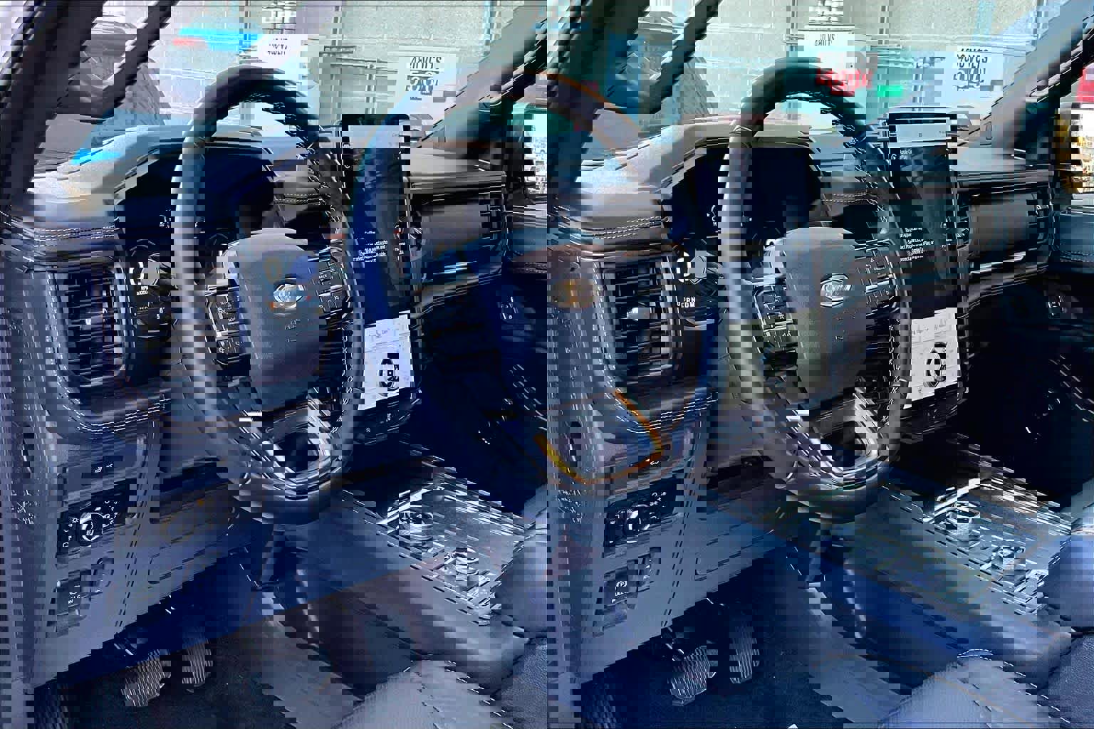 Used 2023 Ford Expedition Platinum image 17