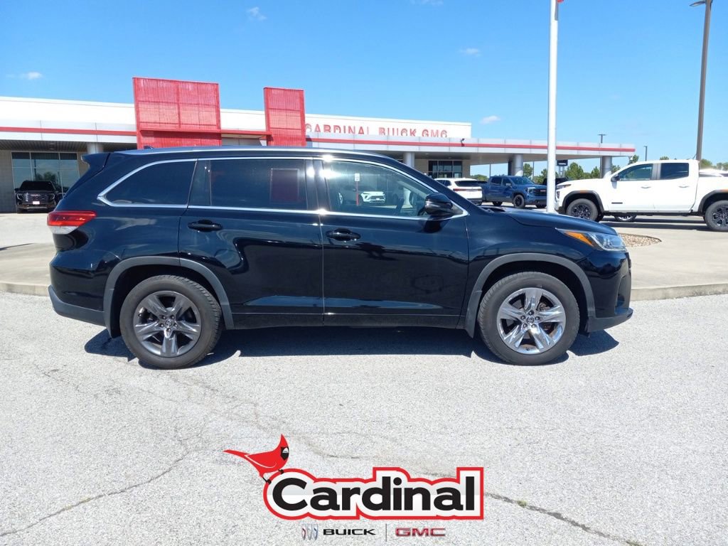 Used 2017 Toyota Highlander Limited Platinum w/ Carpet Mat Package image 3