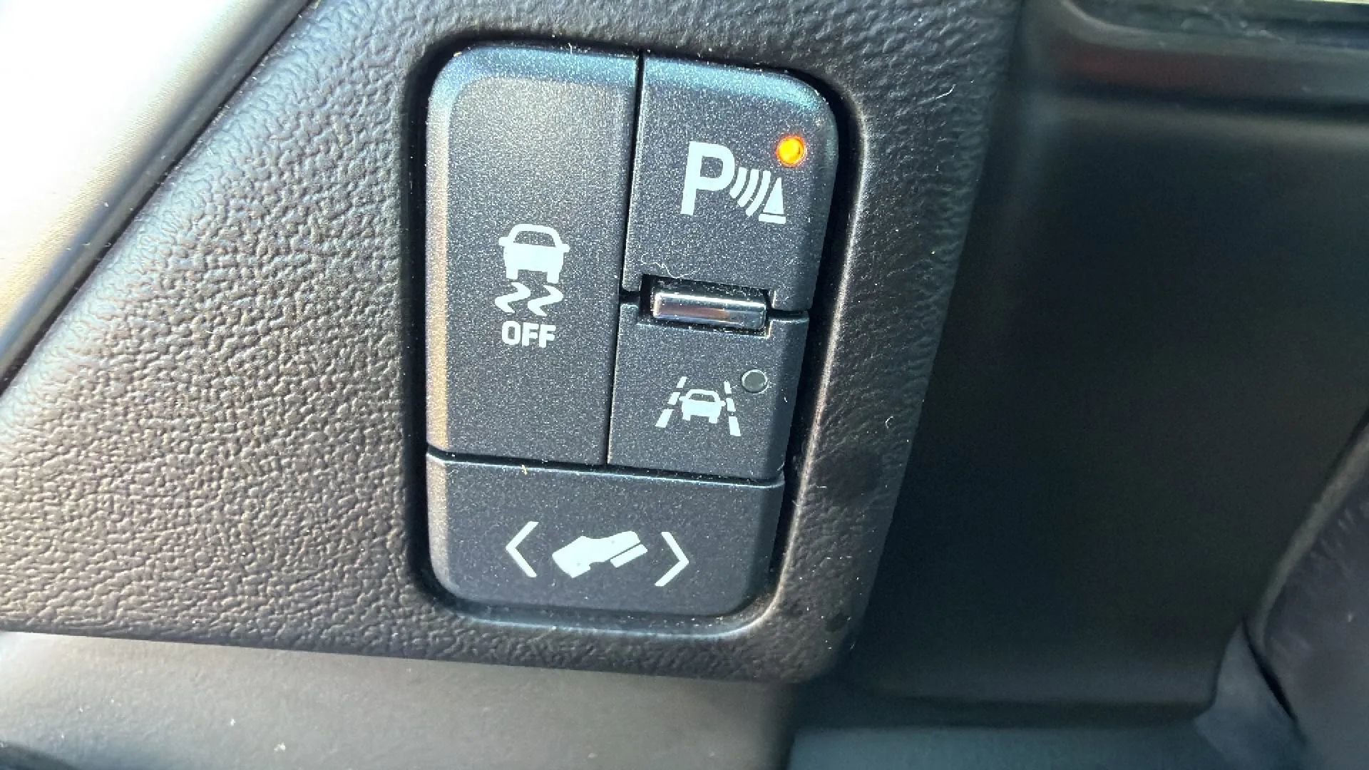 Used 2016 Chevrolet Suburban LT w/ Luxury Package image 23