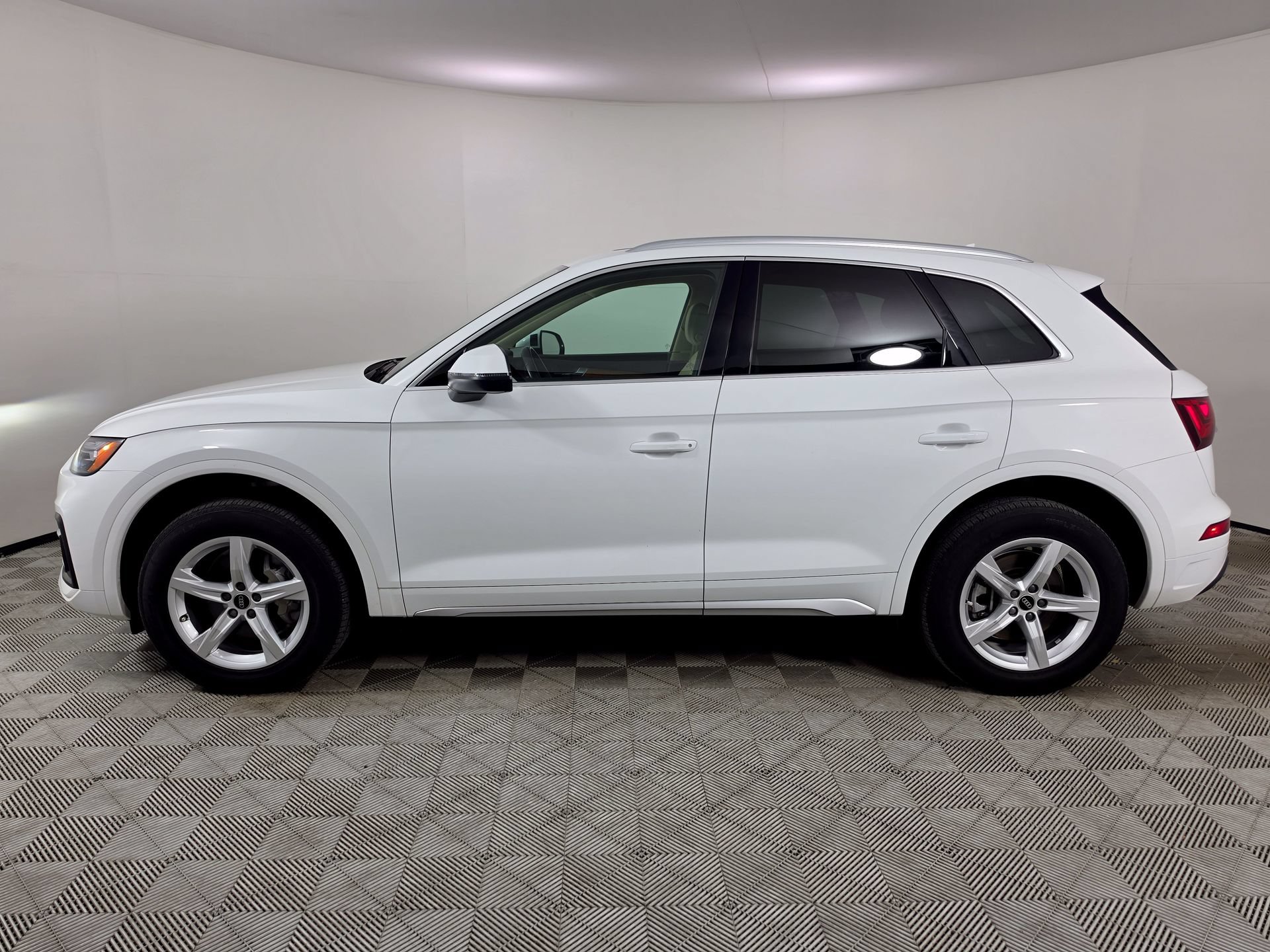 Certified 2023 Audi Q5 Premium Plus w/ Convenience Package AWD/4WD image 4