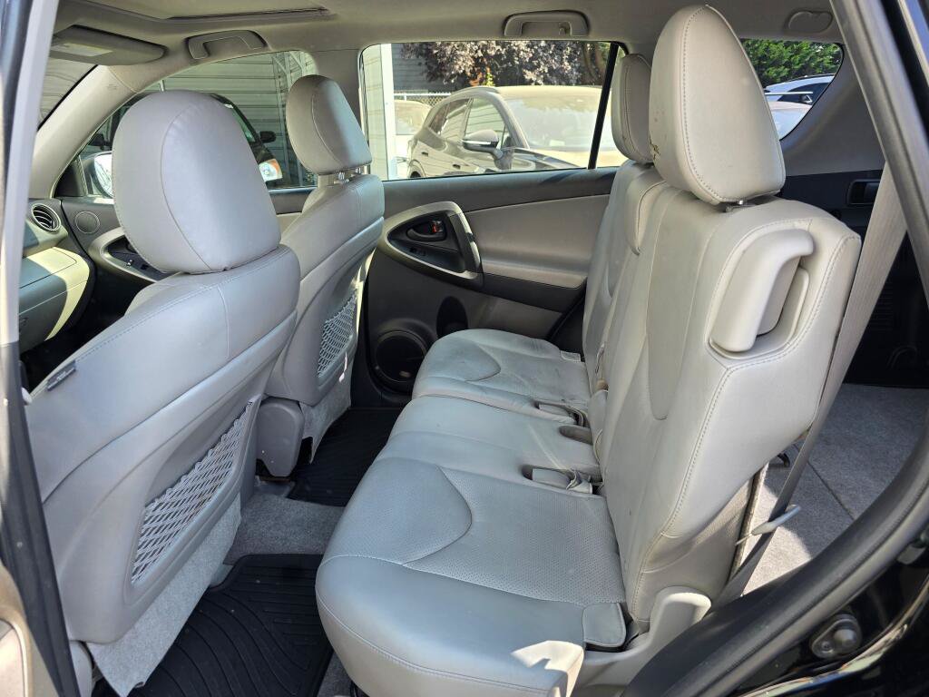 Used 2011 Toyota RAV4 Limited AWD/4WD image 17