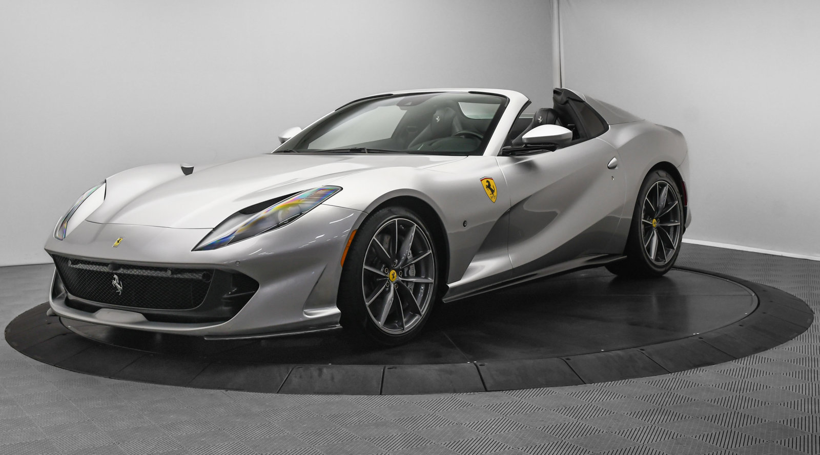 Used 2022 Ferrari 812 GTS RWD image 3