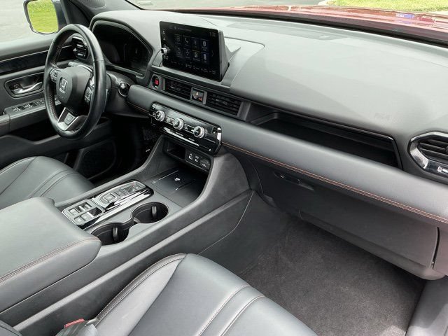 Used 2025 Honda Pilot TrailSport image 21