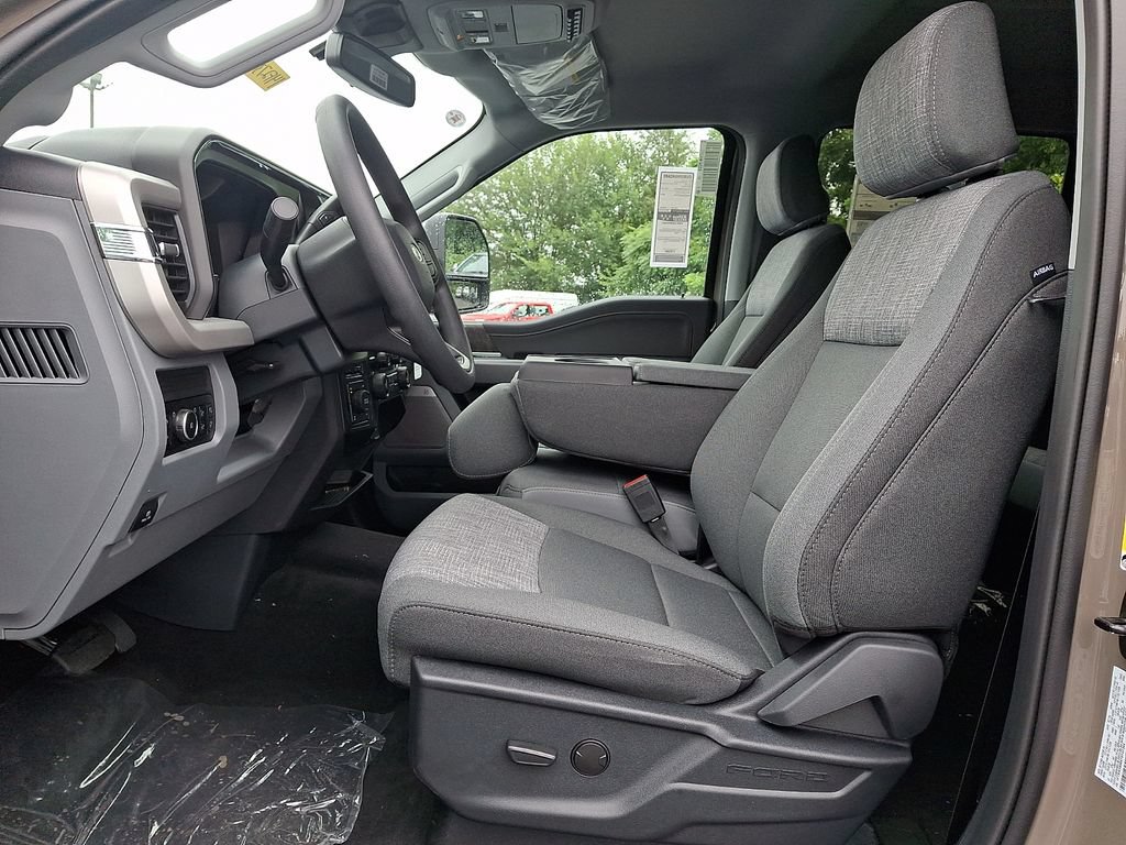 New 2026 Ford F350 XLT w/ XLT Premium Package AWD/4WD image 9