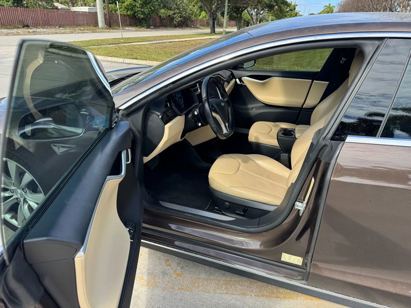 Used 2014 Tesla Model S 85 image 16