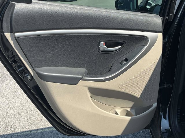 Used 2017 Hyundai Elantra GT FWD image 16