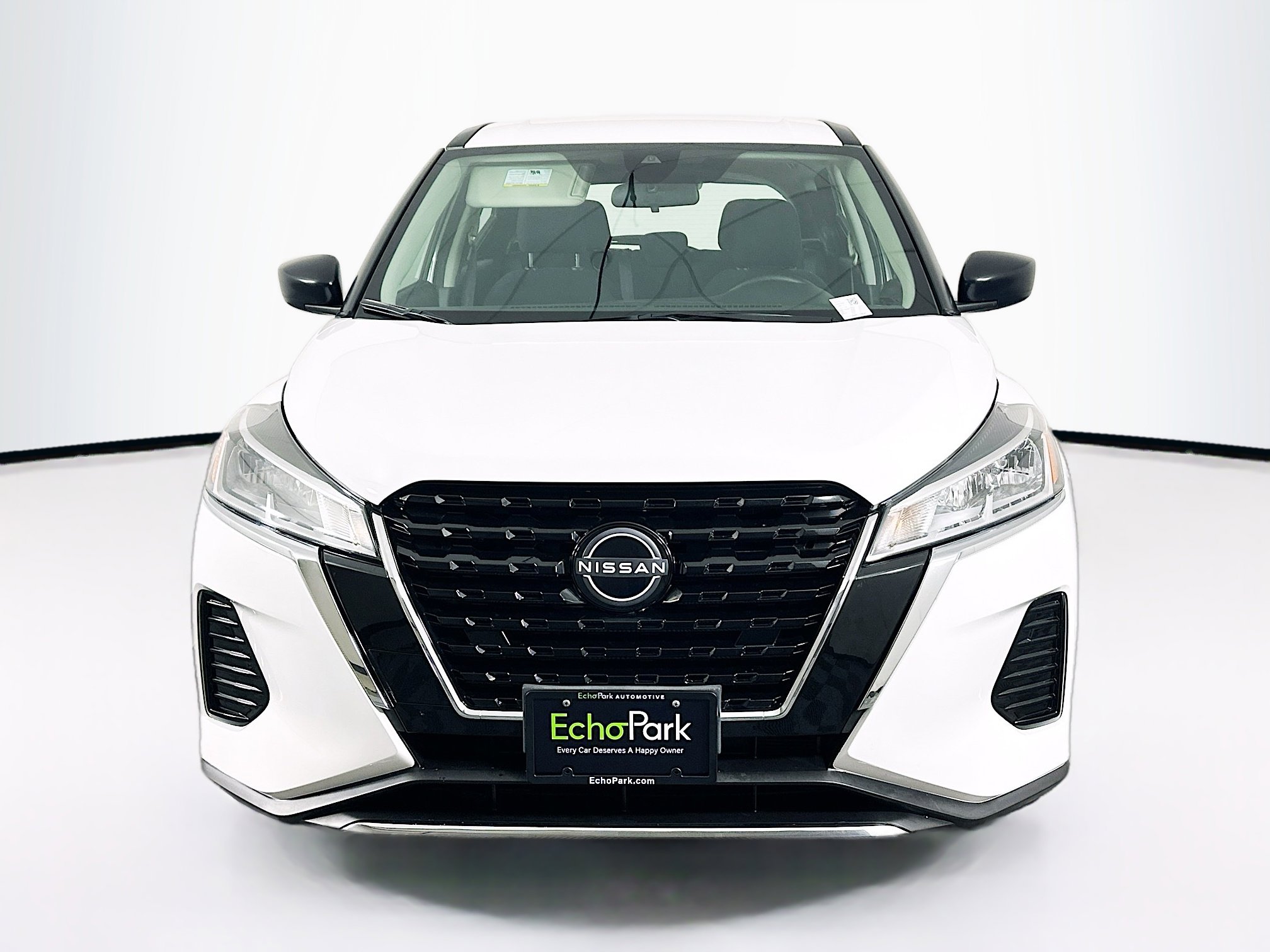 Used 2024 Nissan Kicks S image 2