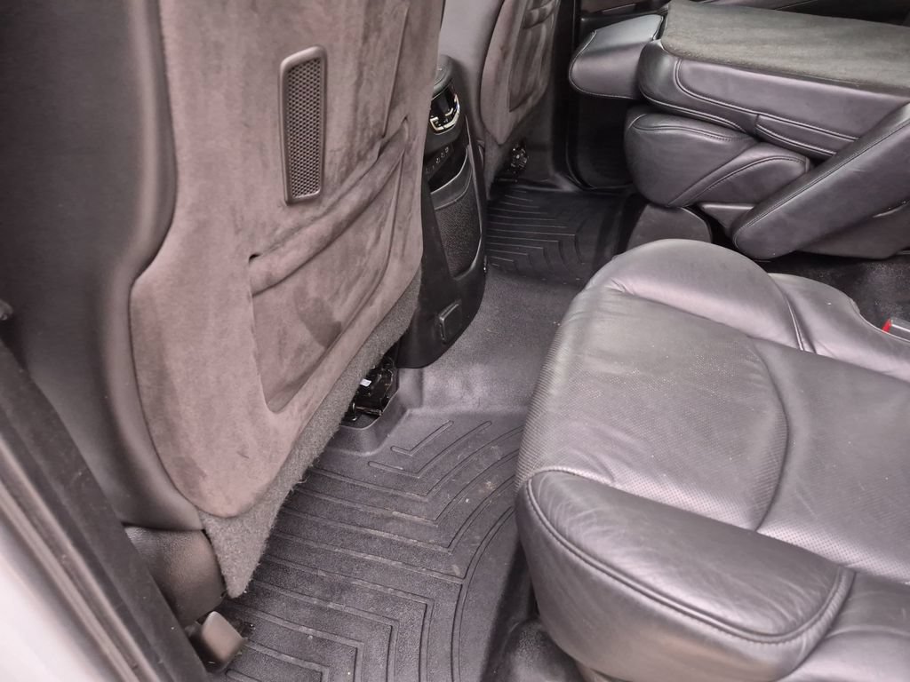 Used 2018 Cadillac Escalade Platinum AWD/4WD image 34