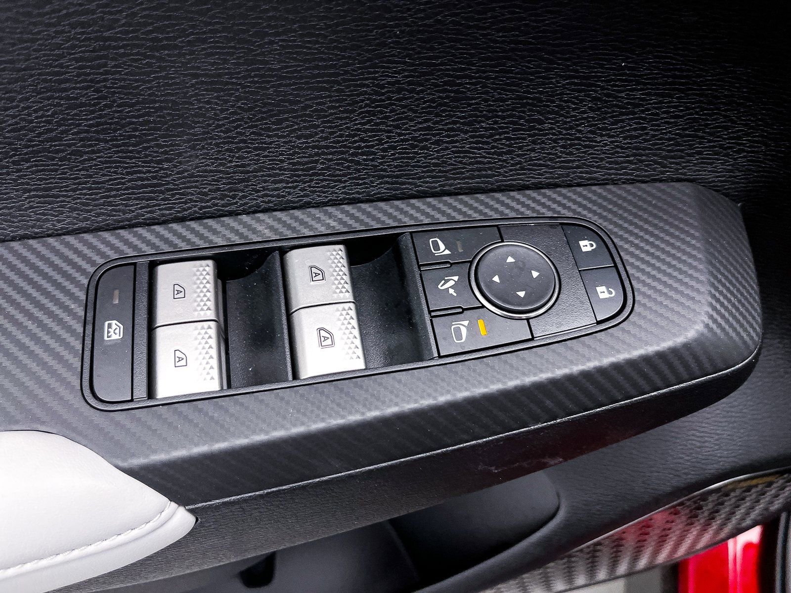 New 2025 Mitsubishi Outlander SE image 10