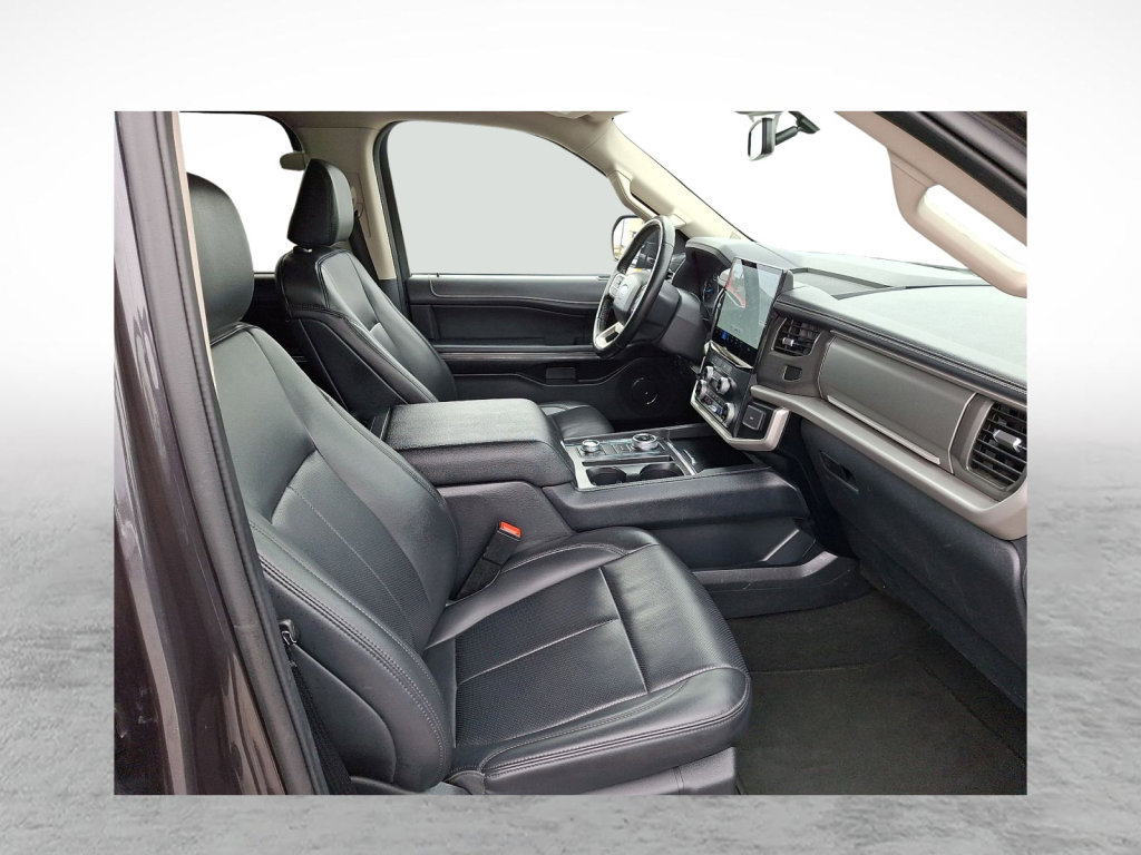 Used 2024 Ford Expedition XLT image 11
