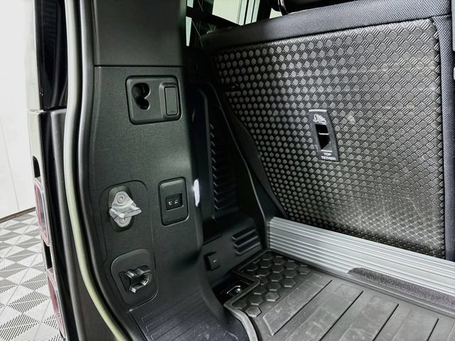 Used 2023 Land Rover Defender 90 X AWD/4WD image 26