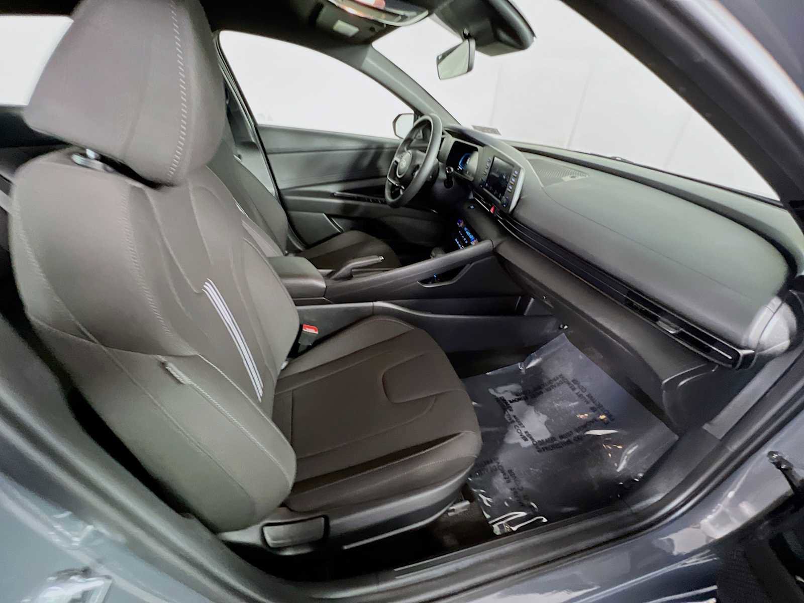 Certified 2025 Hyundai Elantra Sport image 26