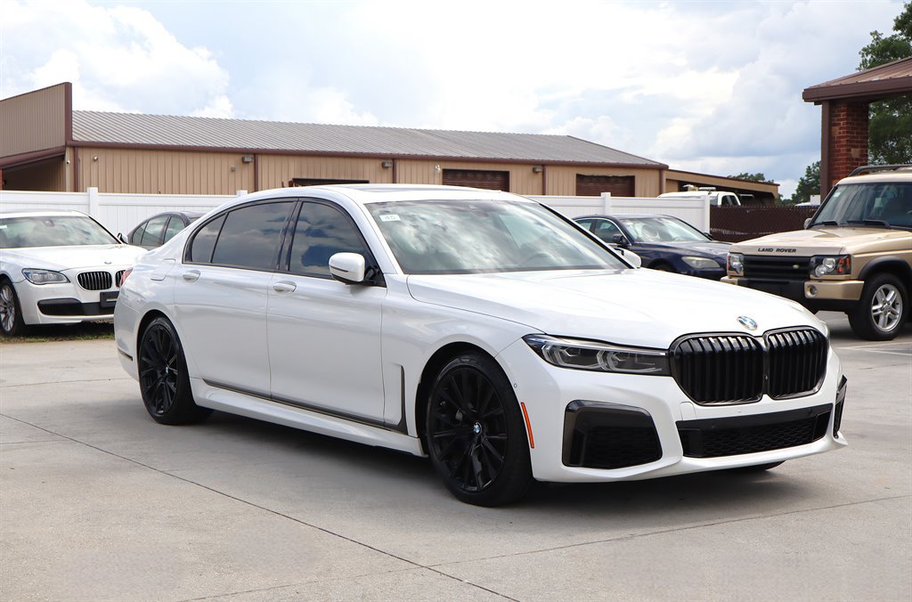 Used 2020 BMW 740i w/ M Sport Package RWD image 9