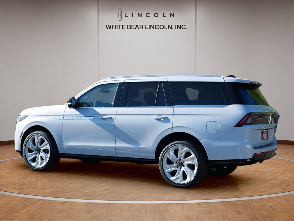 Used 2025 Lincoln Navigator Reserve AWD/4WD image 7